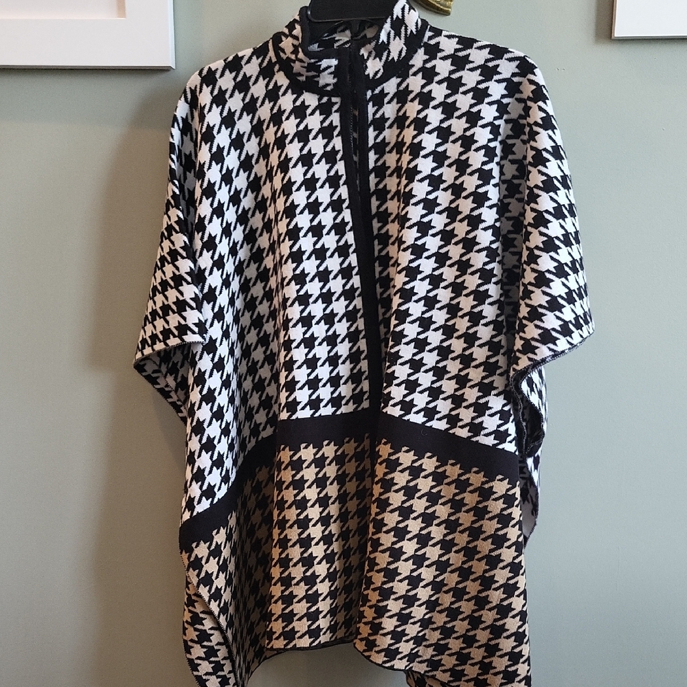 Kasper Black and White Houndstooth Poncho